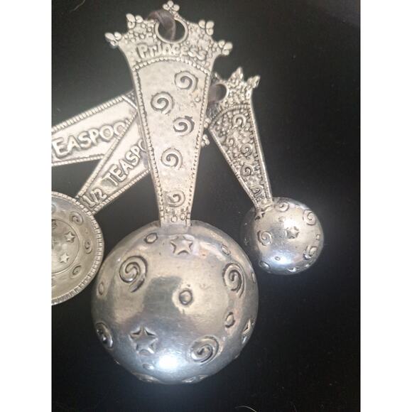 Ganz Princess Pewter Measuring Spoons Set- Stars & Crowns- Vintage Kitchen Decor - Picture 2 of 8